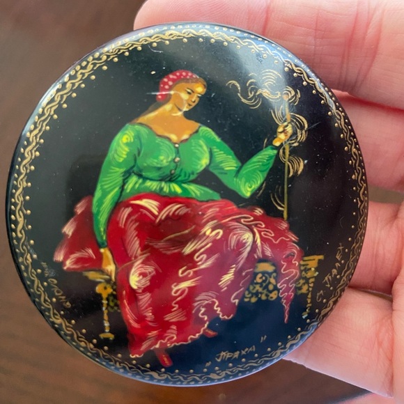 Vintage Russian Lacquer Trinket Box Hand Painted Artist Signed - Picture 4 of 14